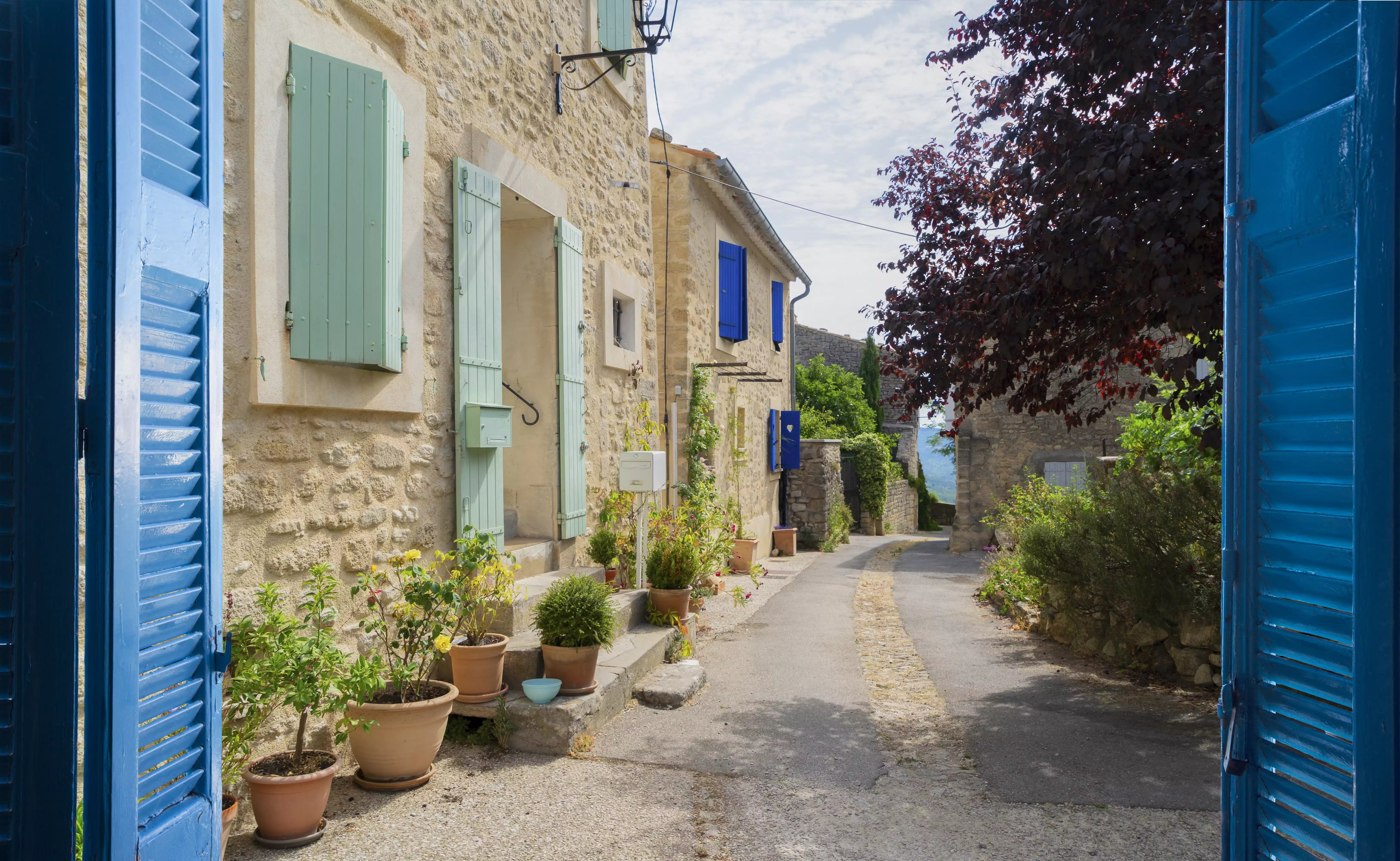 beautiful-old-town-of-provence-2024-10-21-09-45-08-utc-min.webp